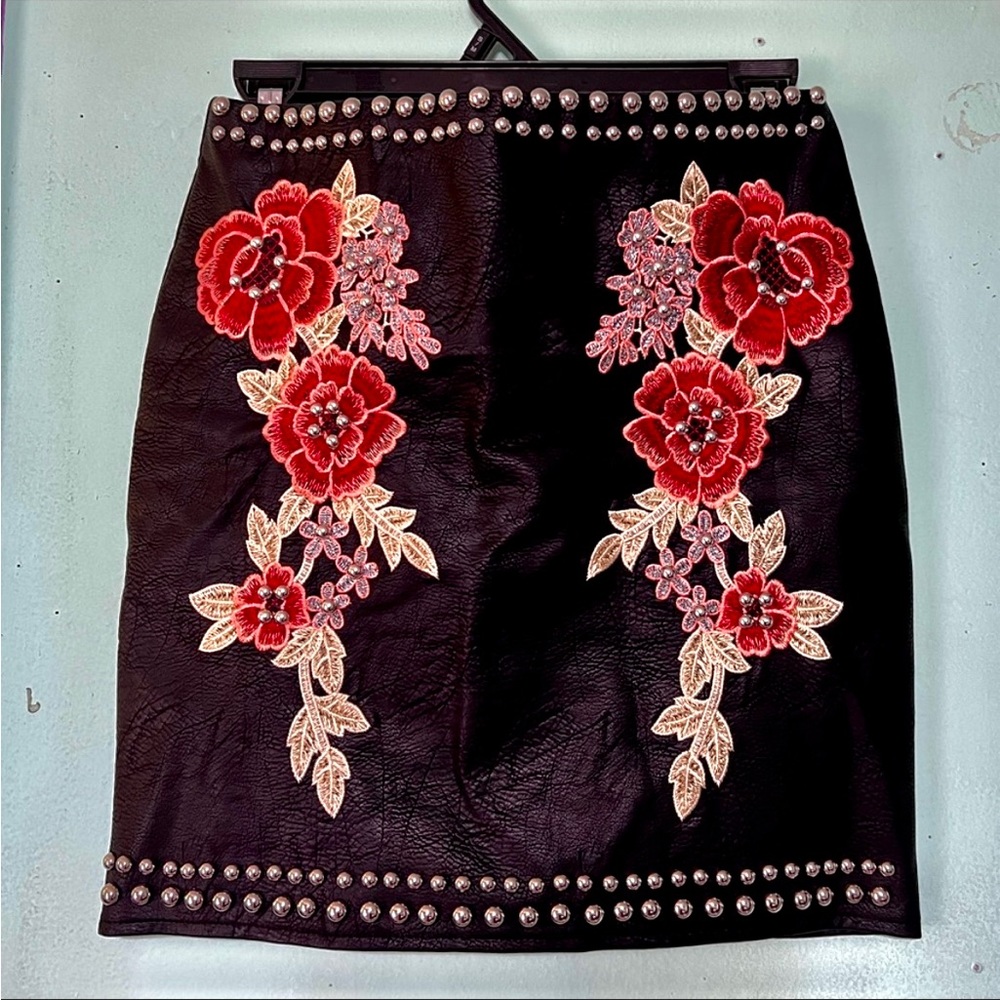 Sals Fifth Ave Faux Leather Studded and Embroidered Mini Skirt size XS